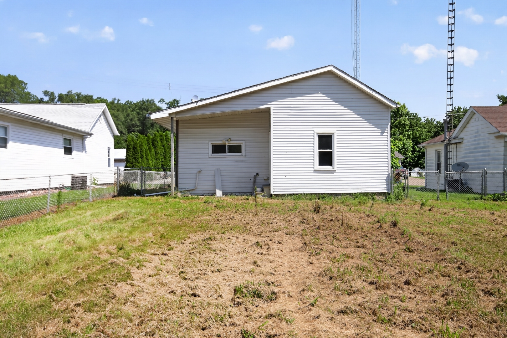 210 E Liberty Street Property Photo 4