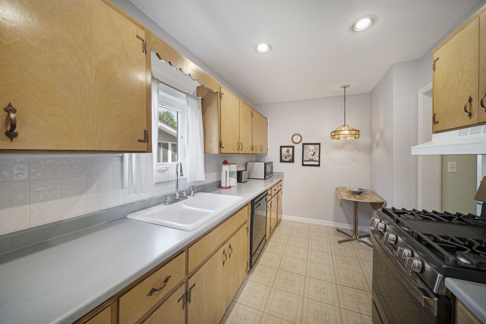 1329 Henry Avenue Property Photo 6