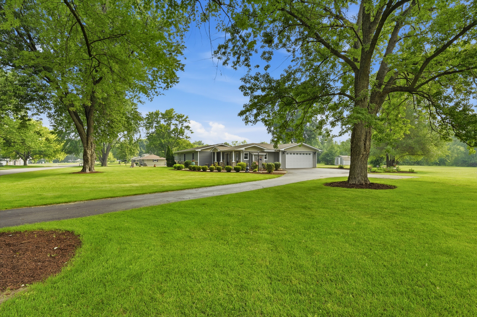 32 E Rickard Drive Property Photo 1
