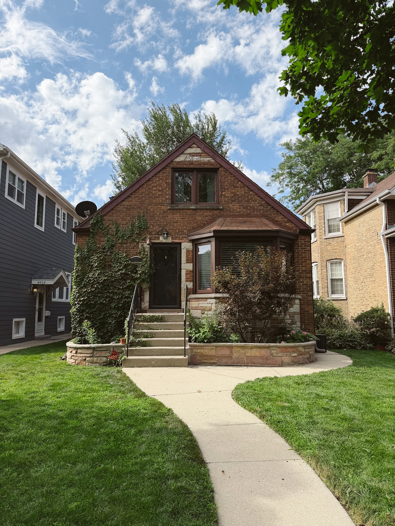 4921 W Catalpa Avenue Property Photo 1