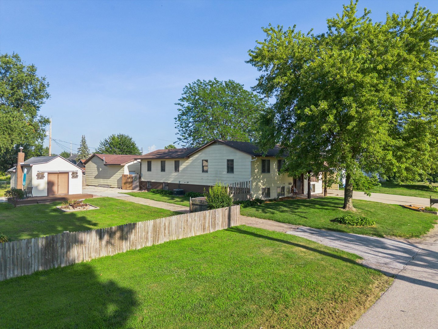 710 3rd Street Property Photo 2