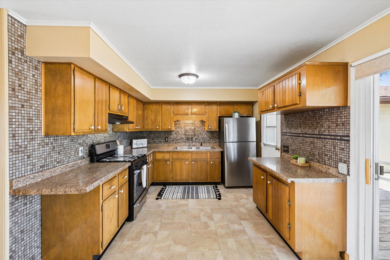 710 3rd Street Property Photo 8