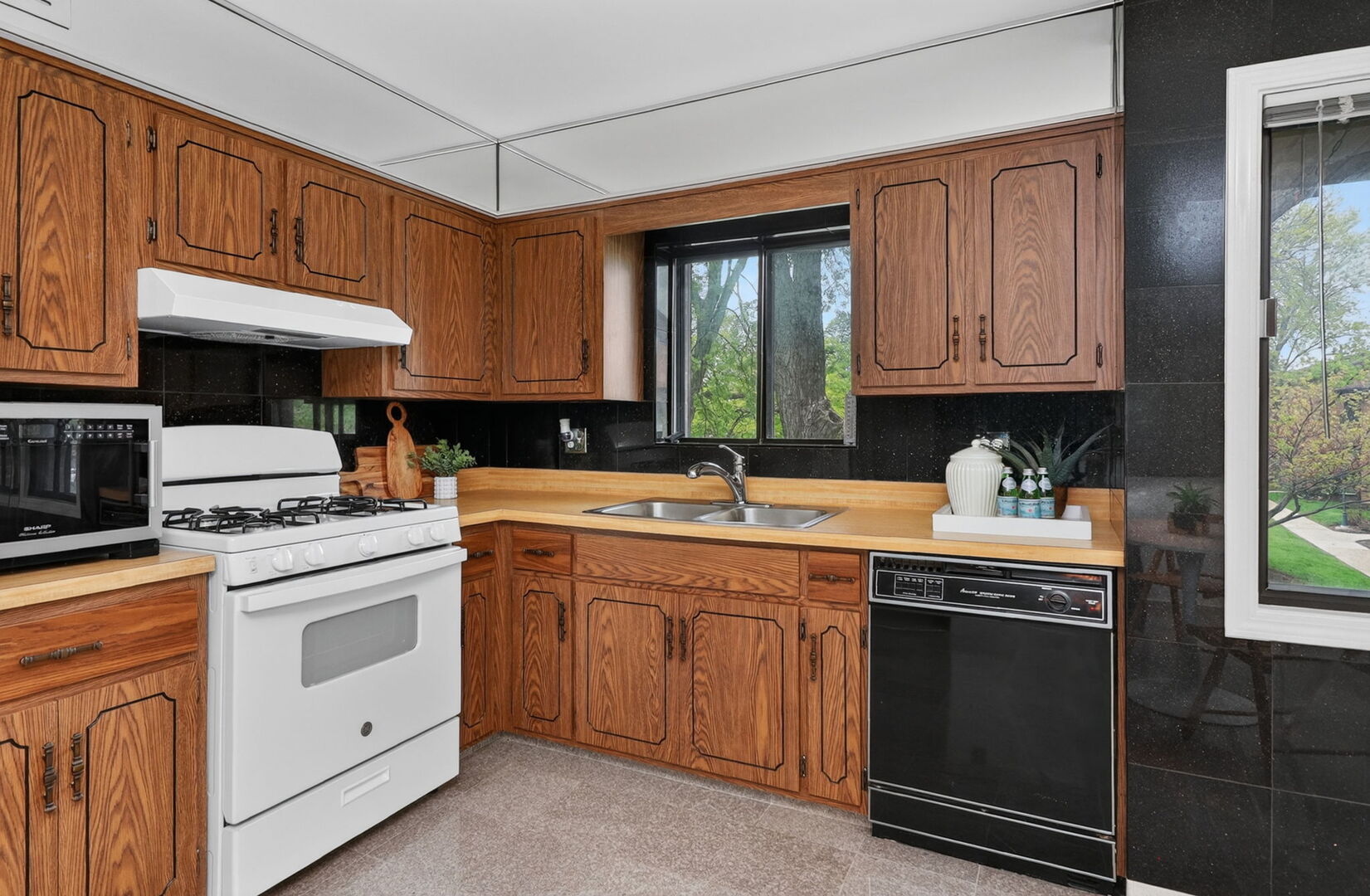 8212 Anchor Drive 508 Property Photo 9