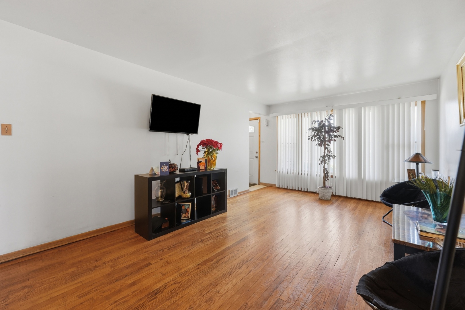 14333 Drexel Avenue Property Photo 6