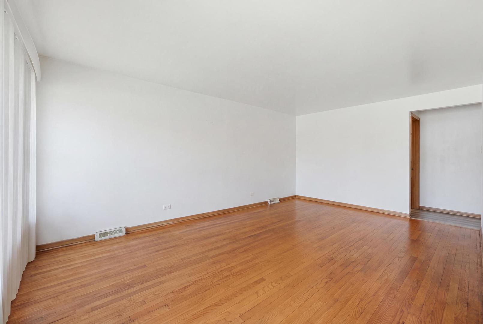 14333 Drexel Avenue Property Photo 8