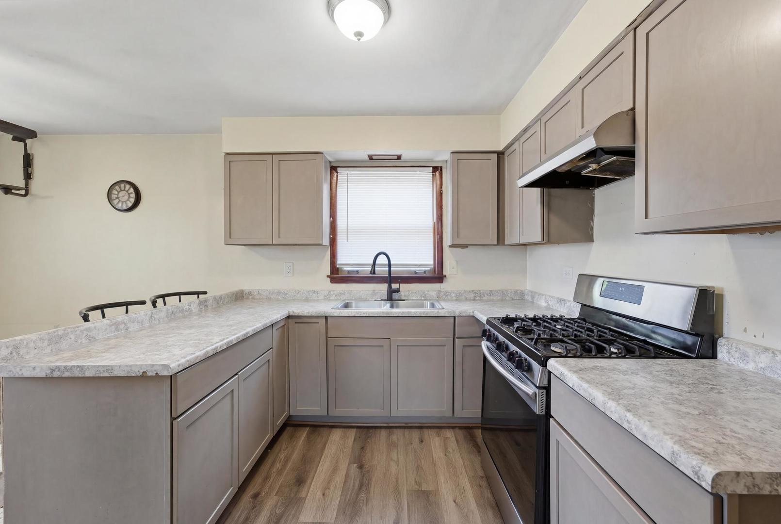 14333 Drexel Avenue Property Photo 10