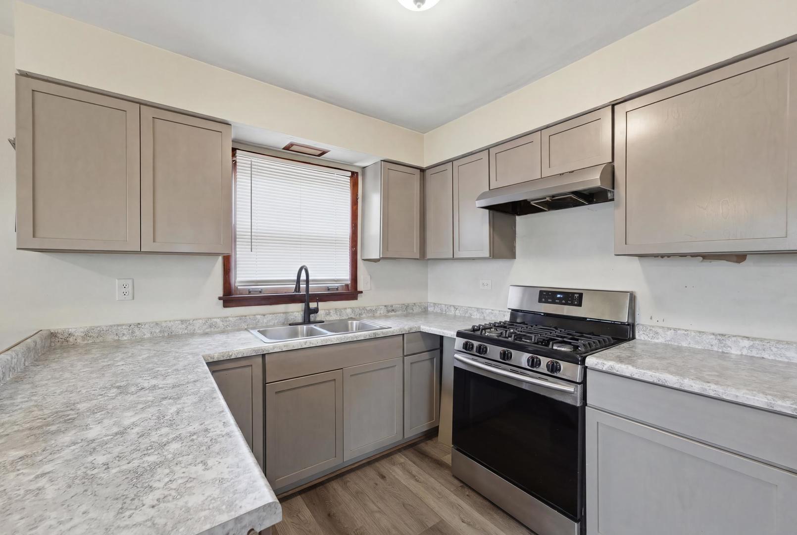 14333 Drexel Avenue Property Photo 11