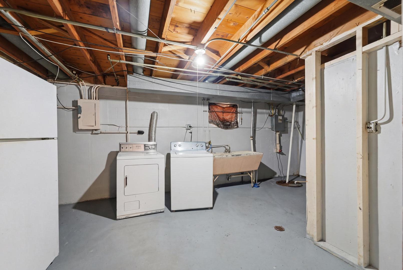 14333 Drexel Avenue Property Photo 25