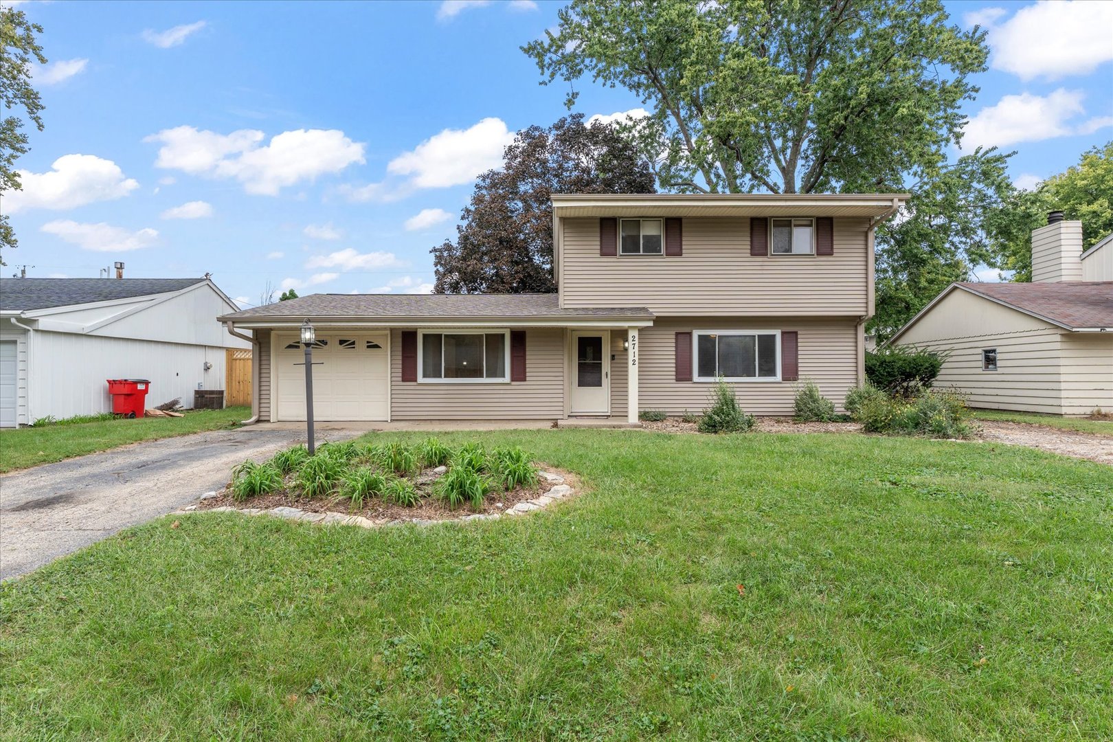 2712 Alton Drive Property Photo 2