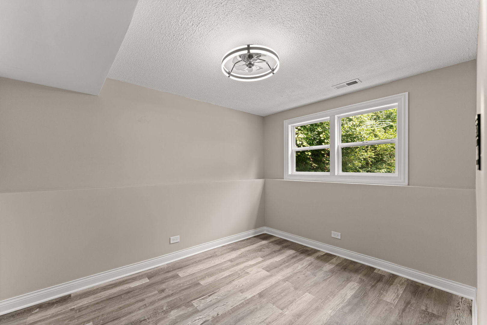 12706950 Property Photo 18