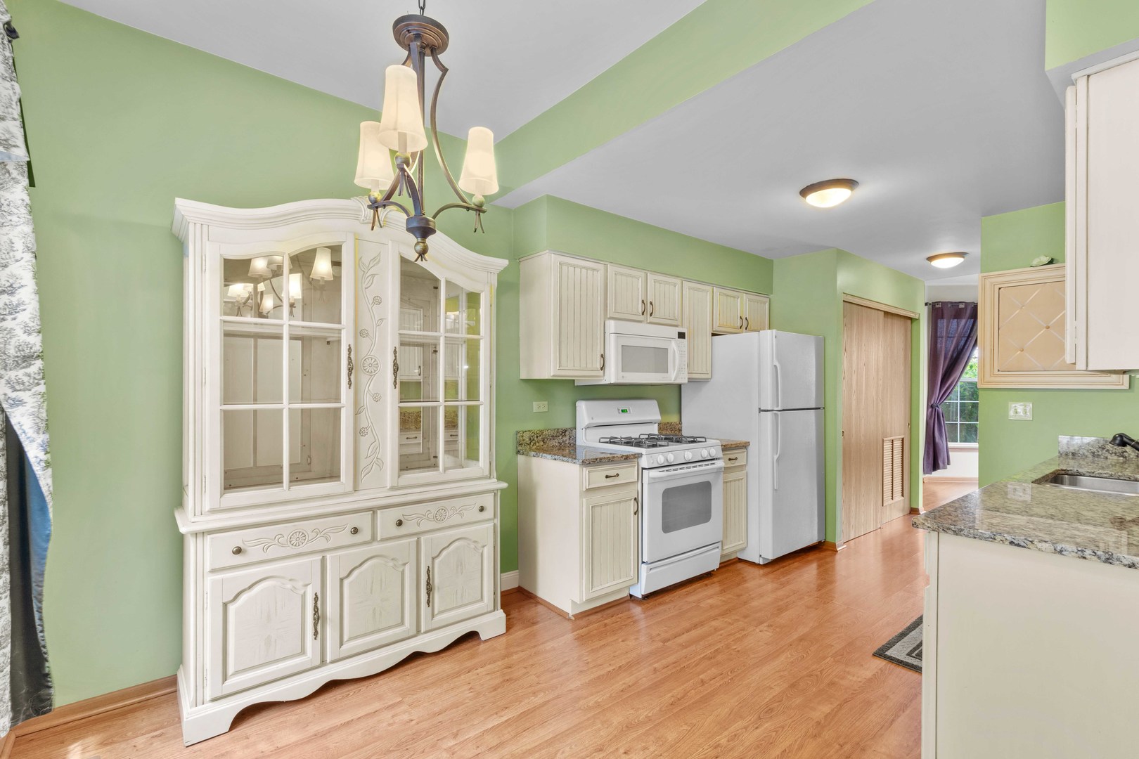 2212 Rossiter Parkway Property Photo 4