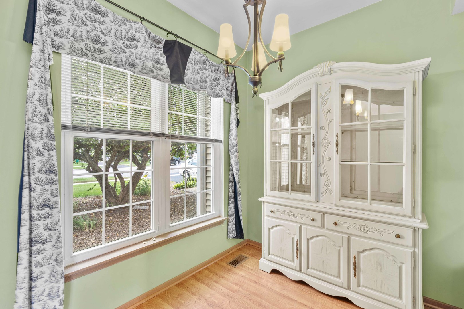 2212 Rossiter Parkway Property Photo 5