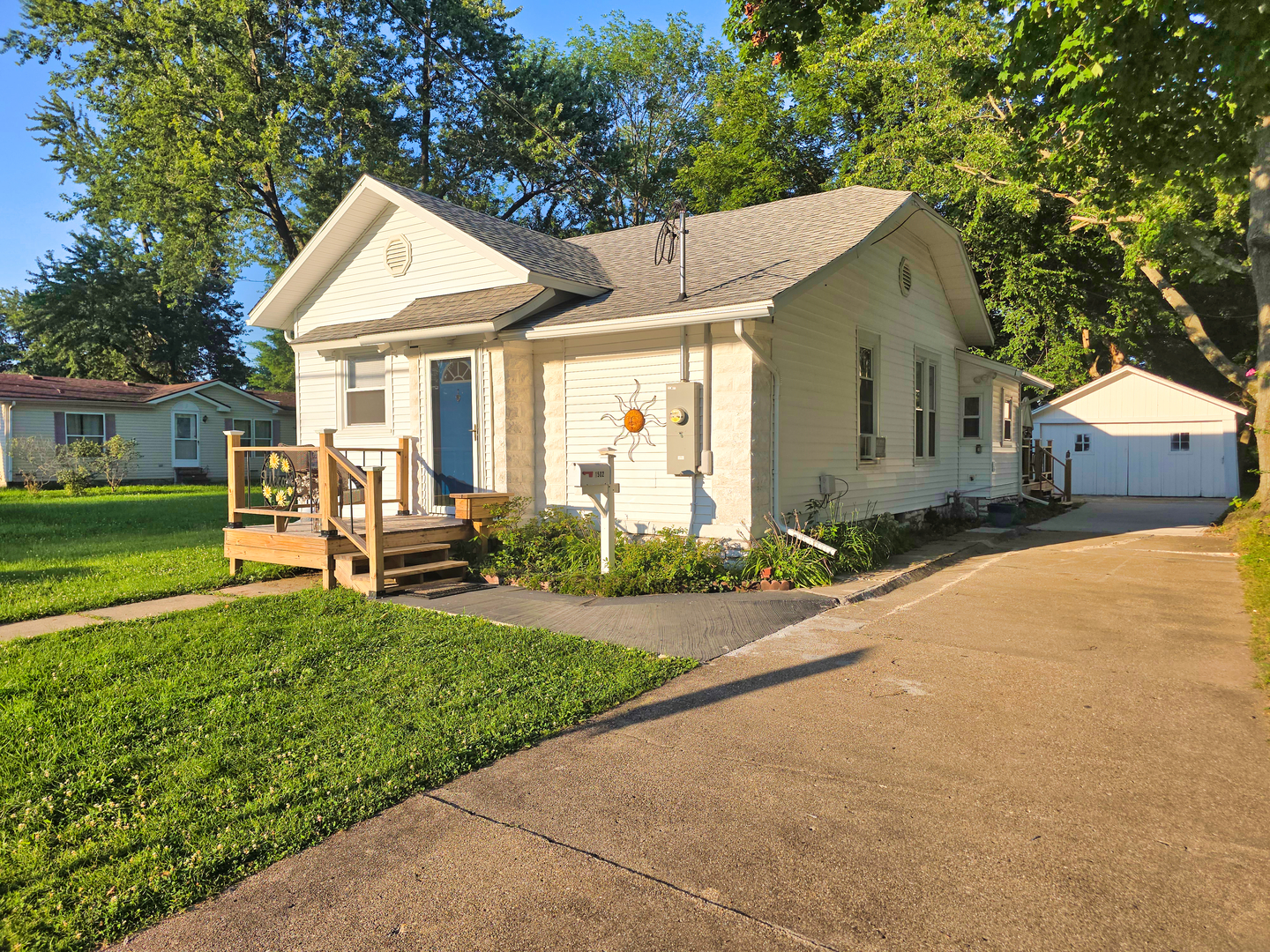 1502 N Walnut Street