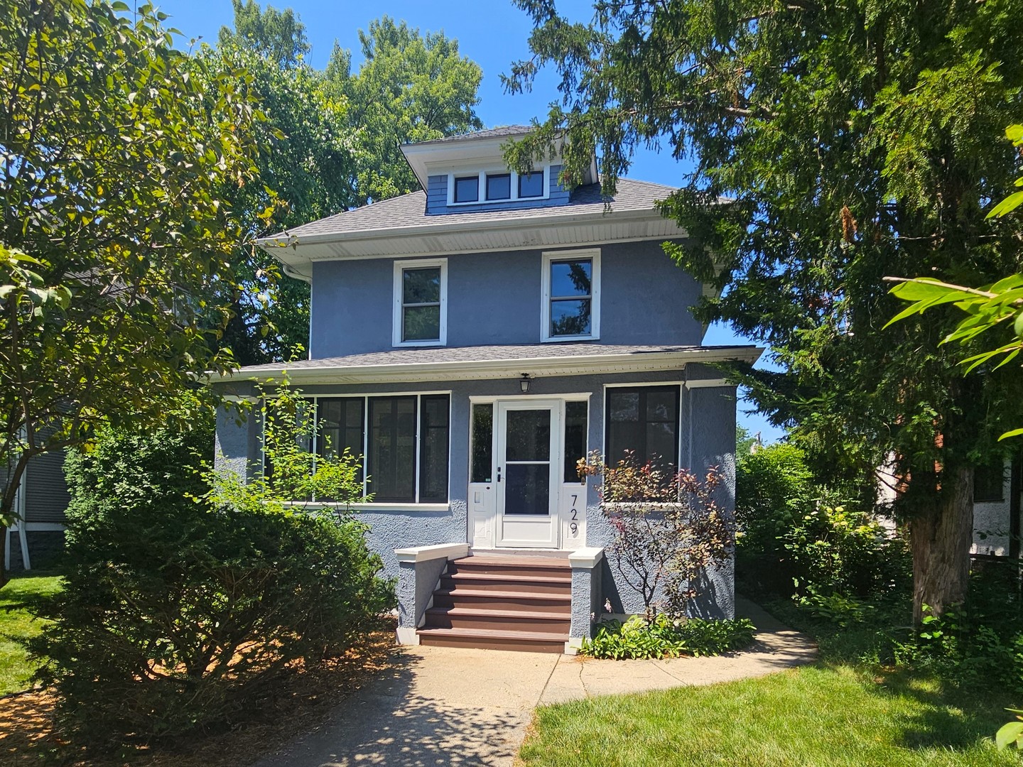 729 N Grove Avenue Property Photo 1