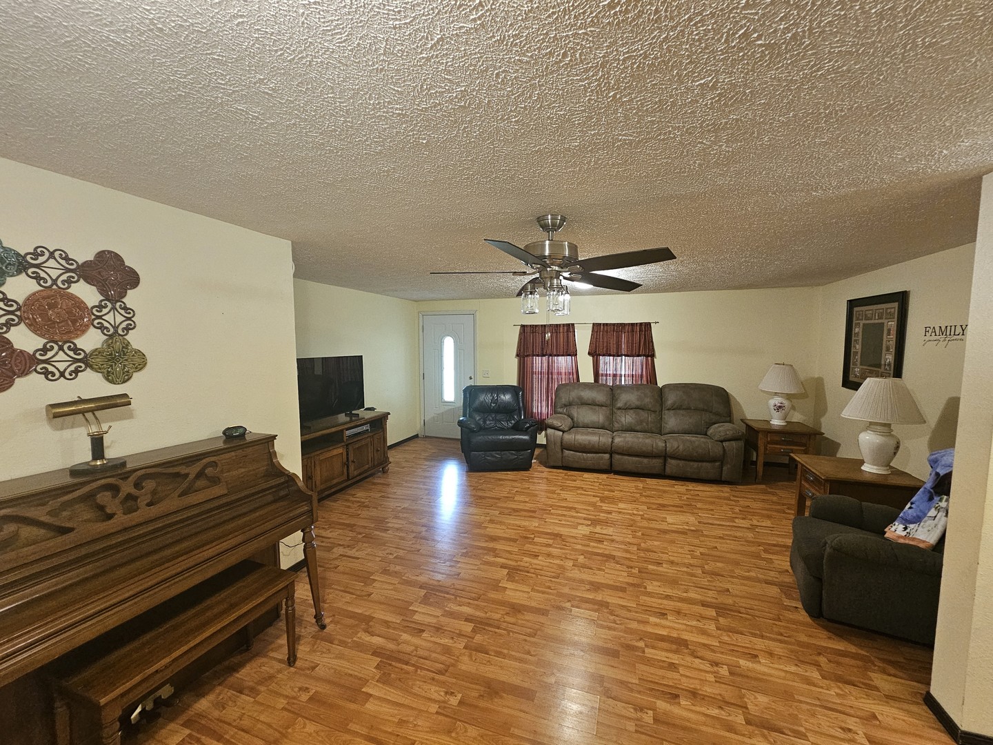 311 S Sycamore Street Property Photo 9