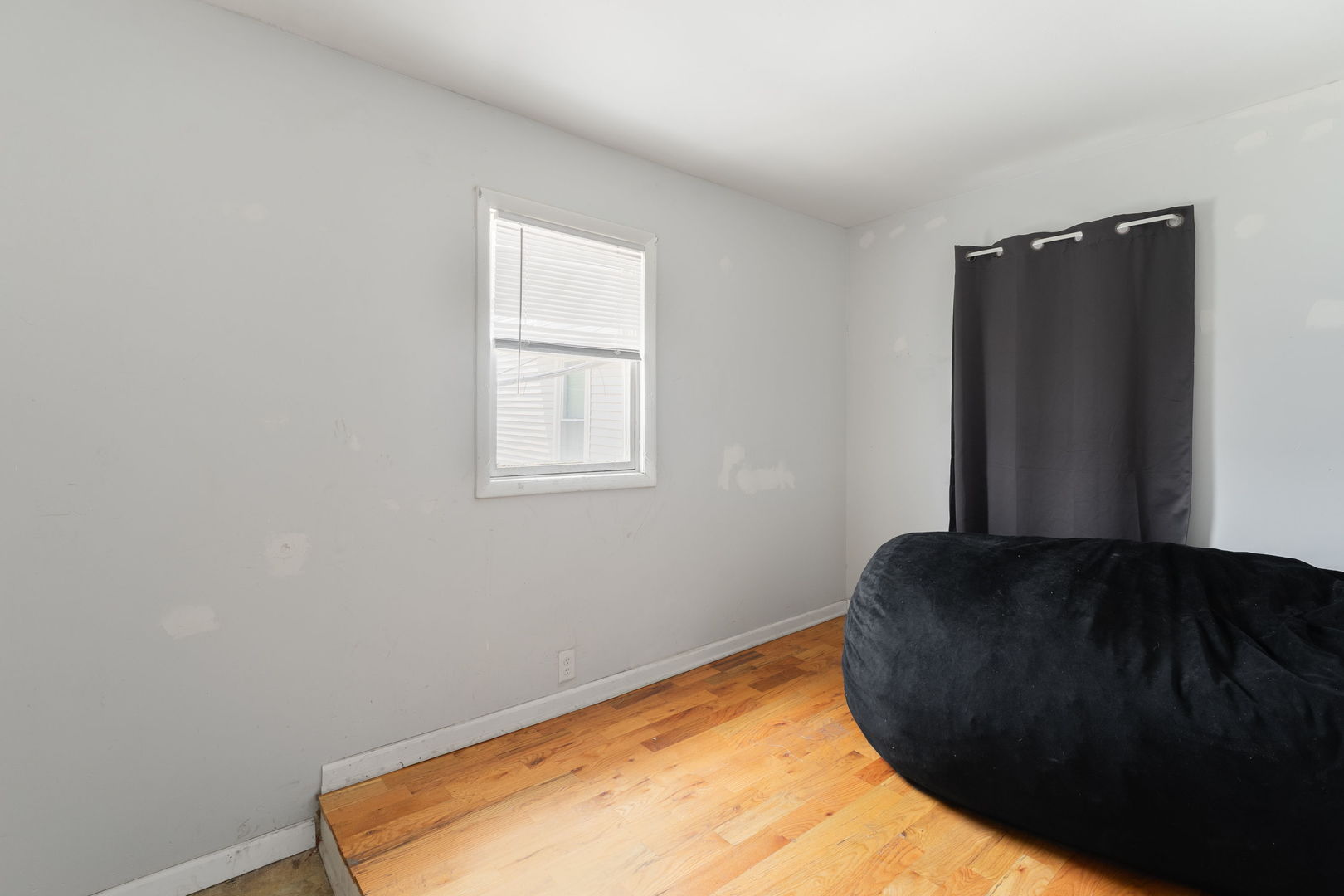 4937 W Gladys Avenue Property Photo 5