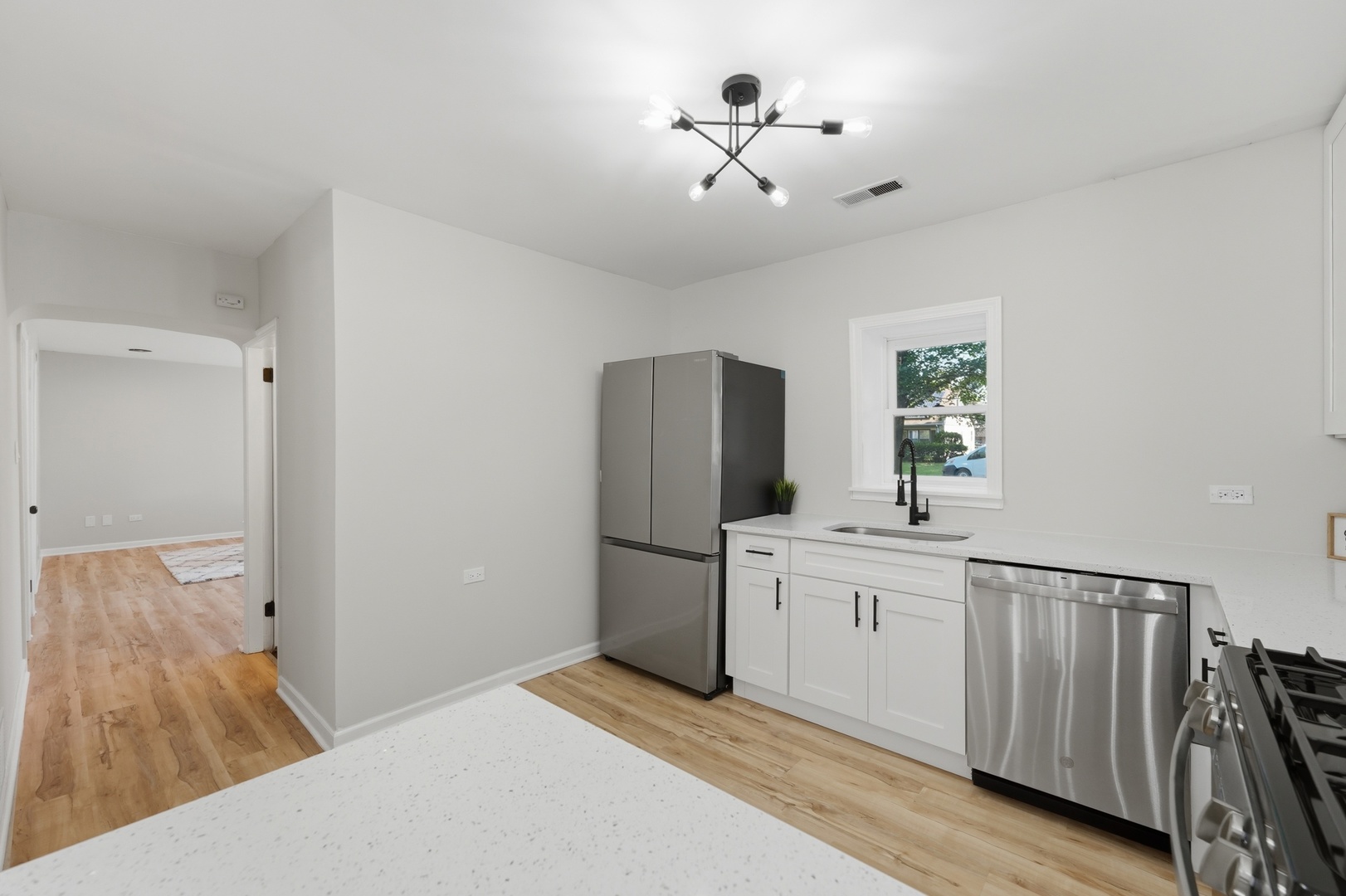 702 Columbus Street Property Photo 7