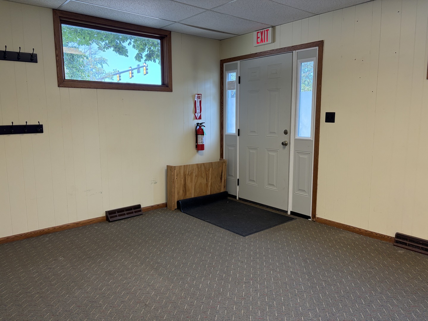 402 Oak Grove Avenue Property Photo 6