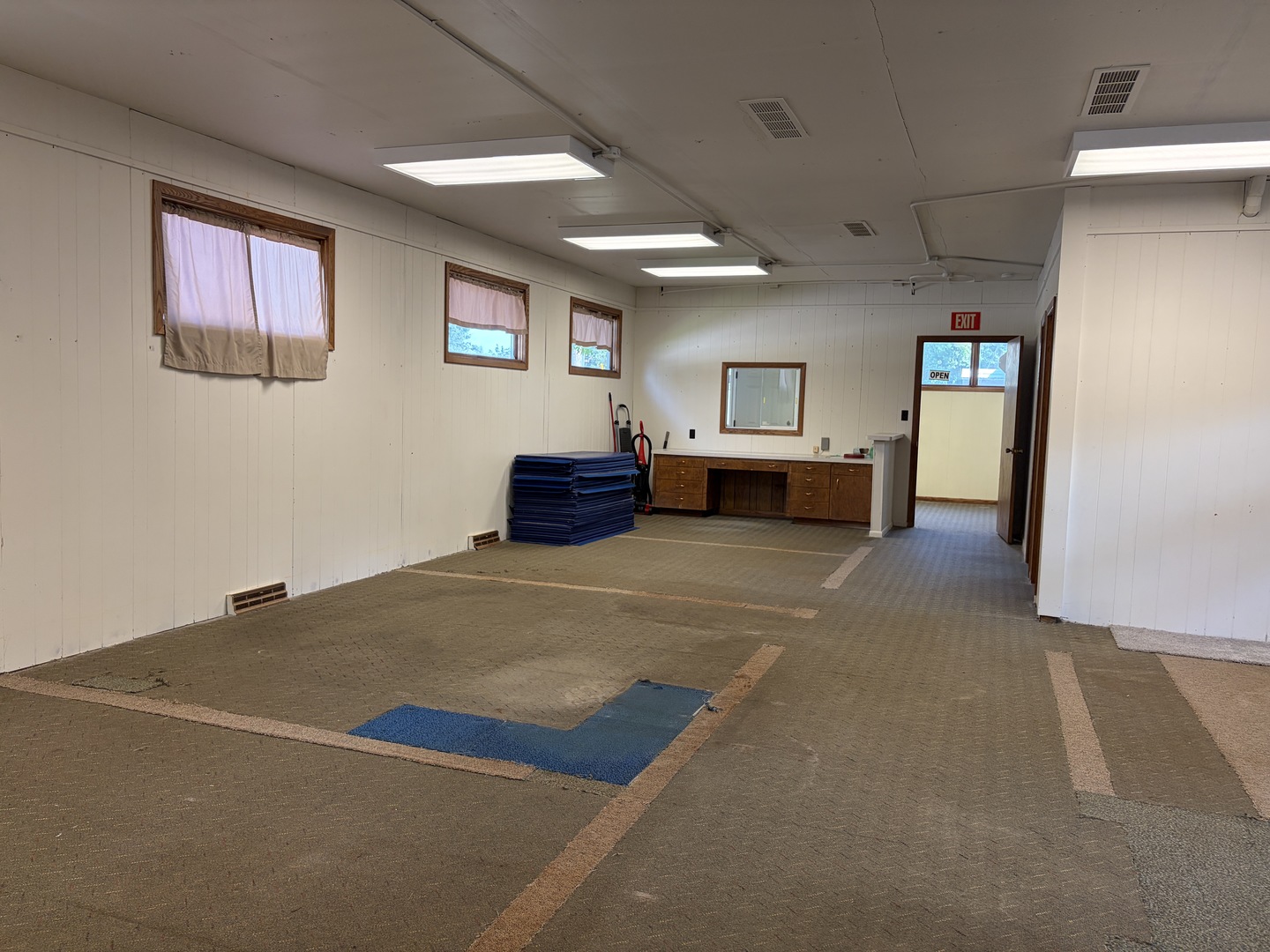 402 Oak Grove Avenue Property Photo 11