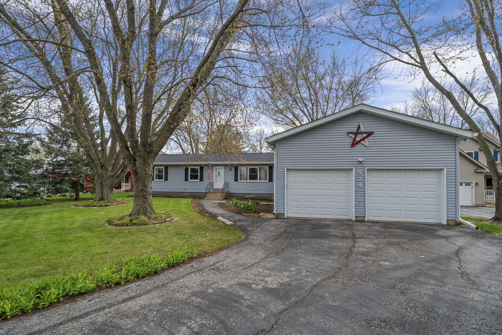 924 Suzy Street Property Photo 3