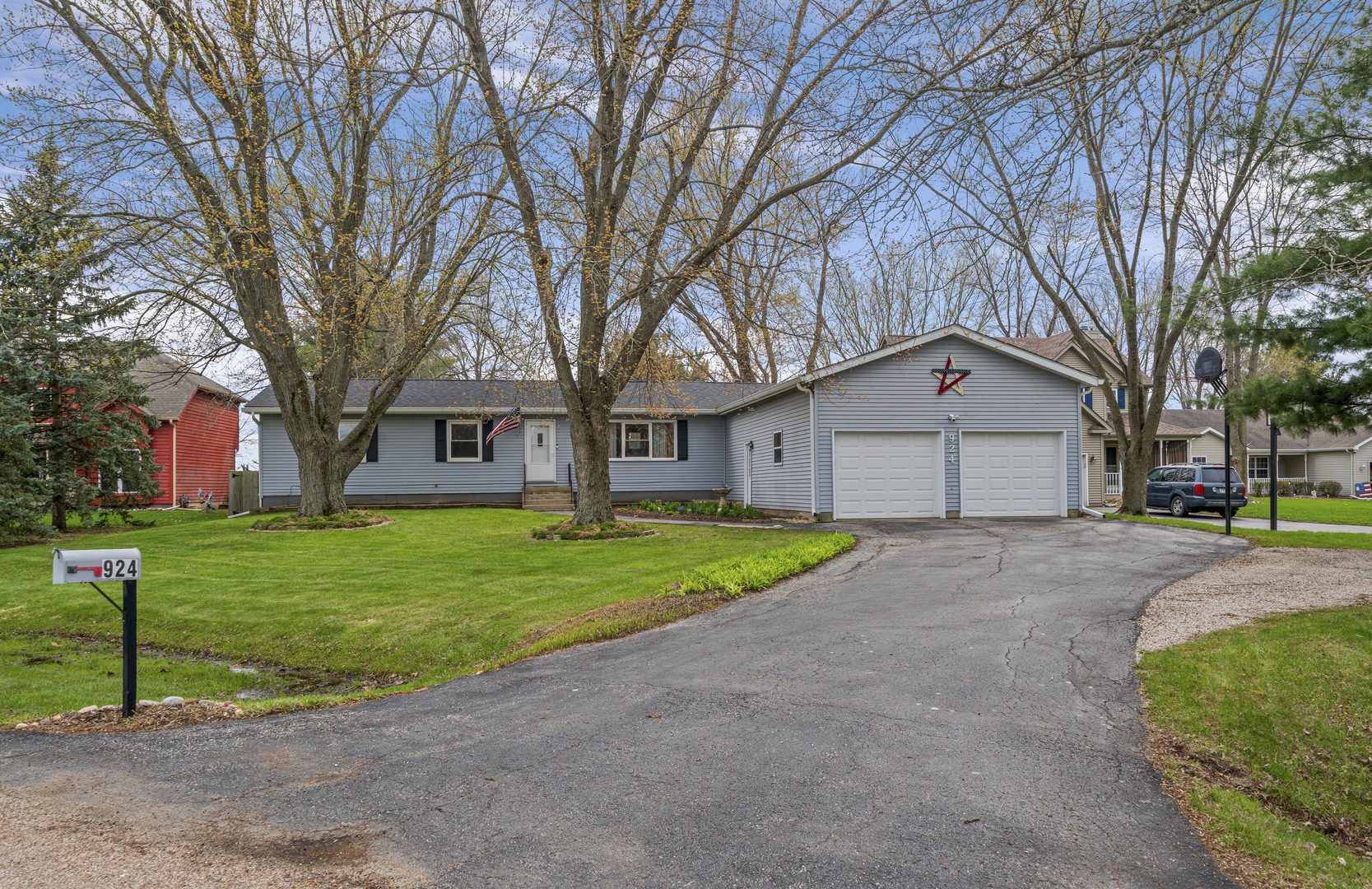 924 Suzy Street Property Photo 4