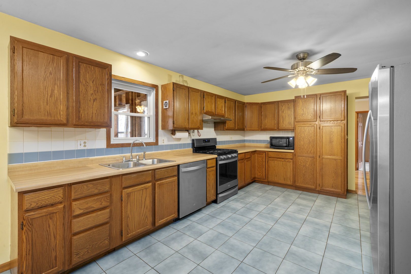 924 Suzy Street Property Photo 9