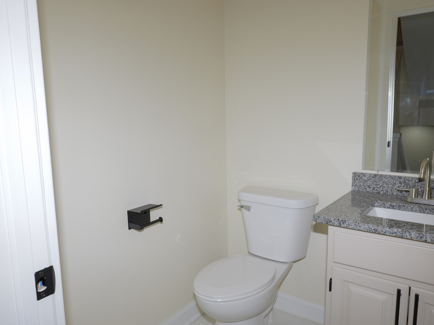 221 N Walnut Street H Property Photo 8