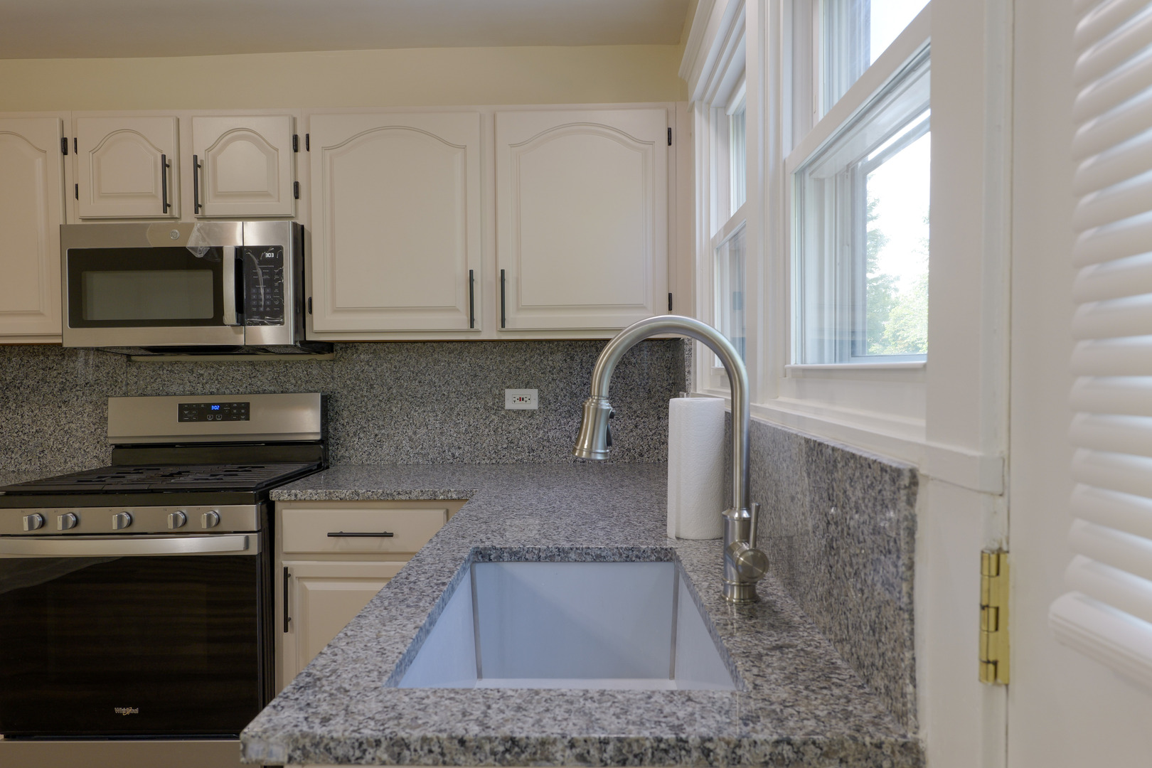 221 N Walnut Street H Property Photo 11