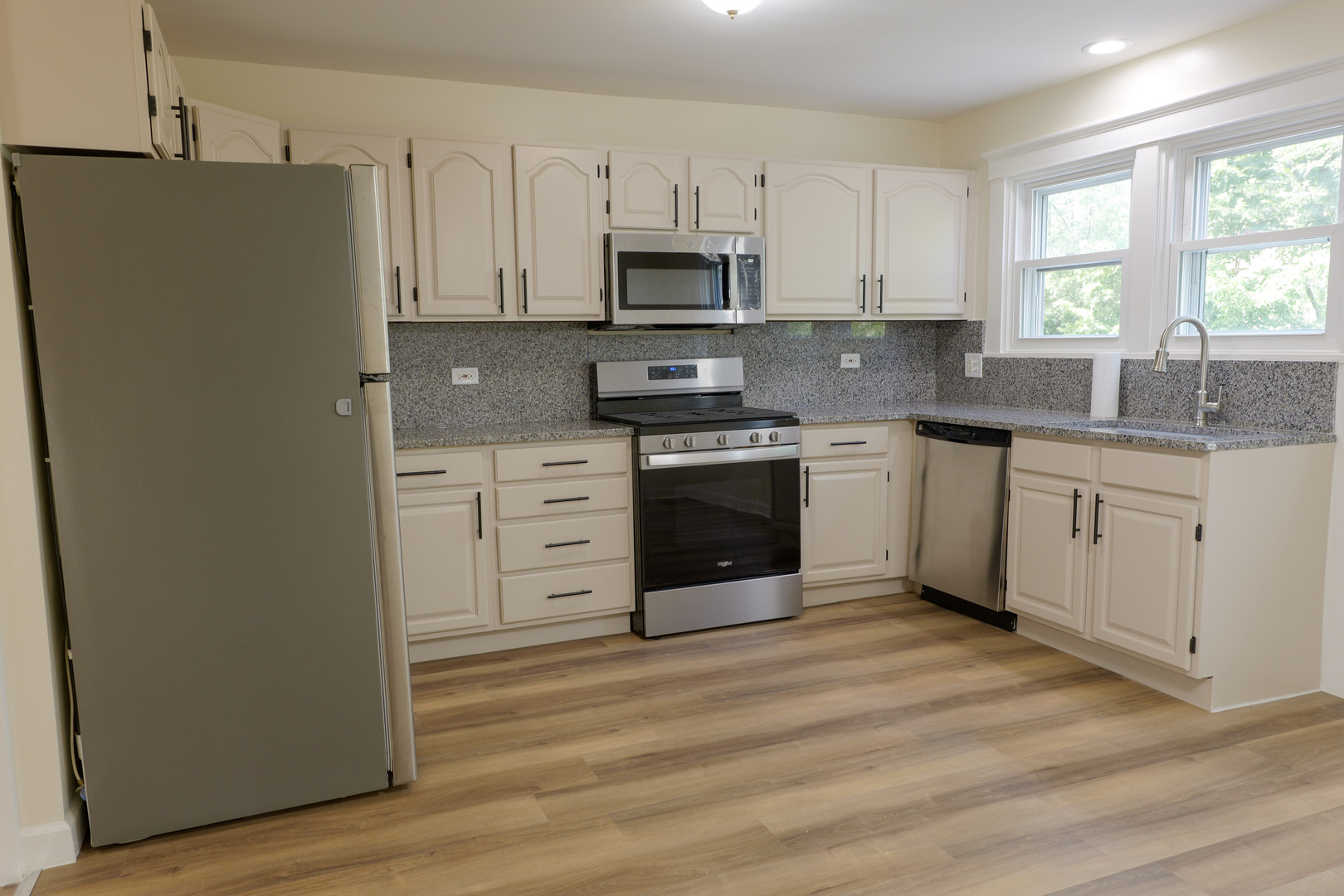 221 N Walnut Street H Property Photo 12