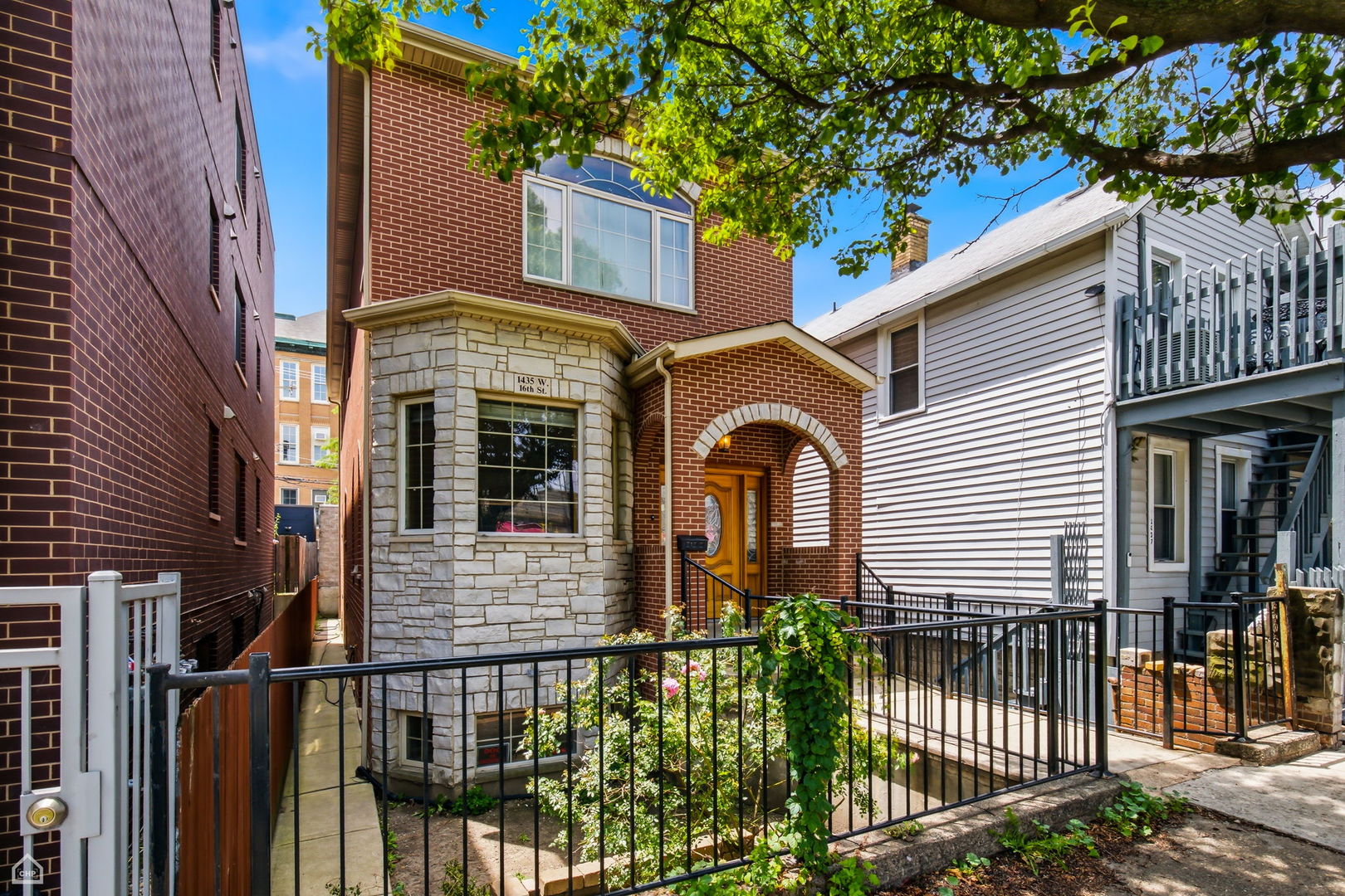 1435 W 16th Street Property Photo 2