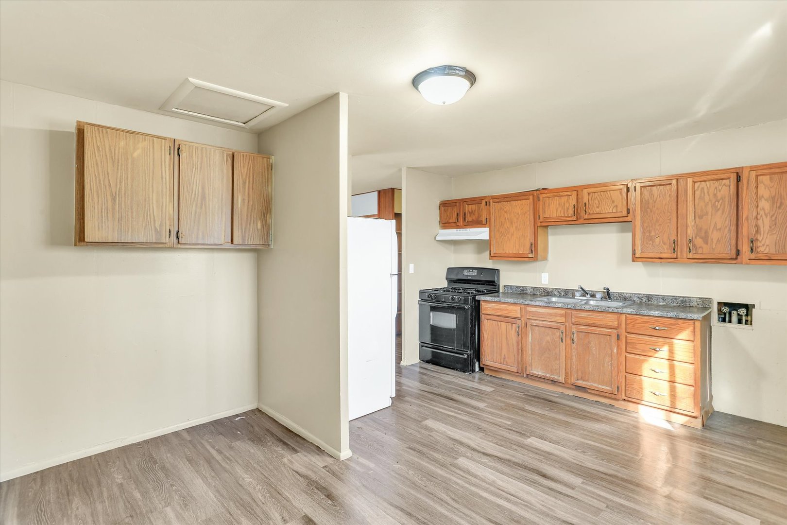 704 S Scottswood Drive Property Photo 13