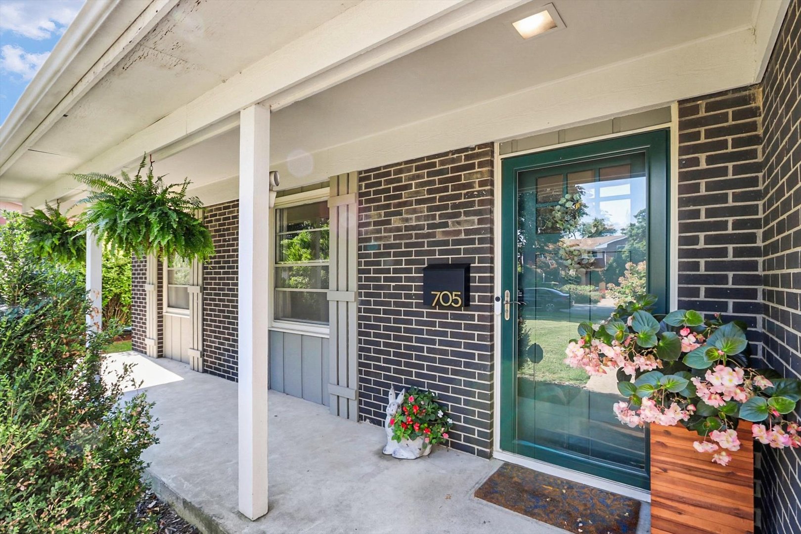 705 E Mchenry Street Property Photo 4