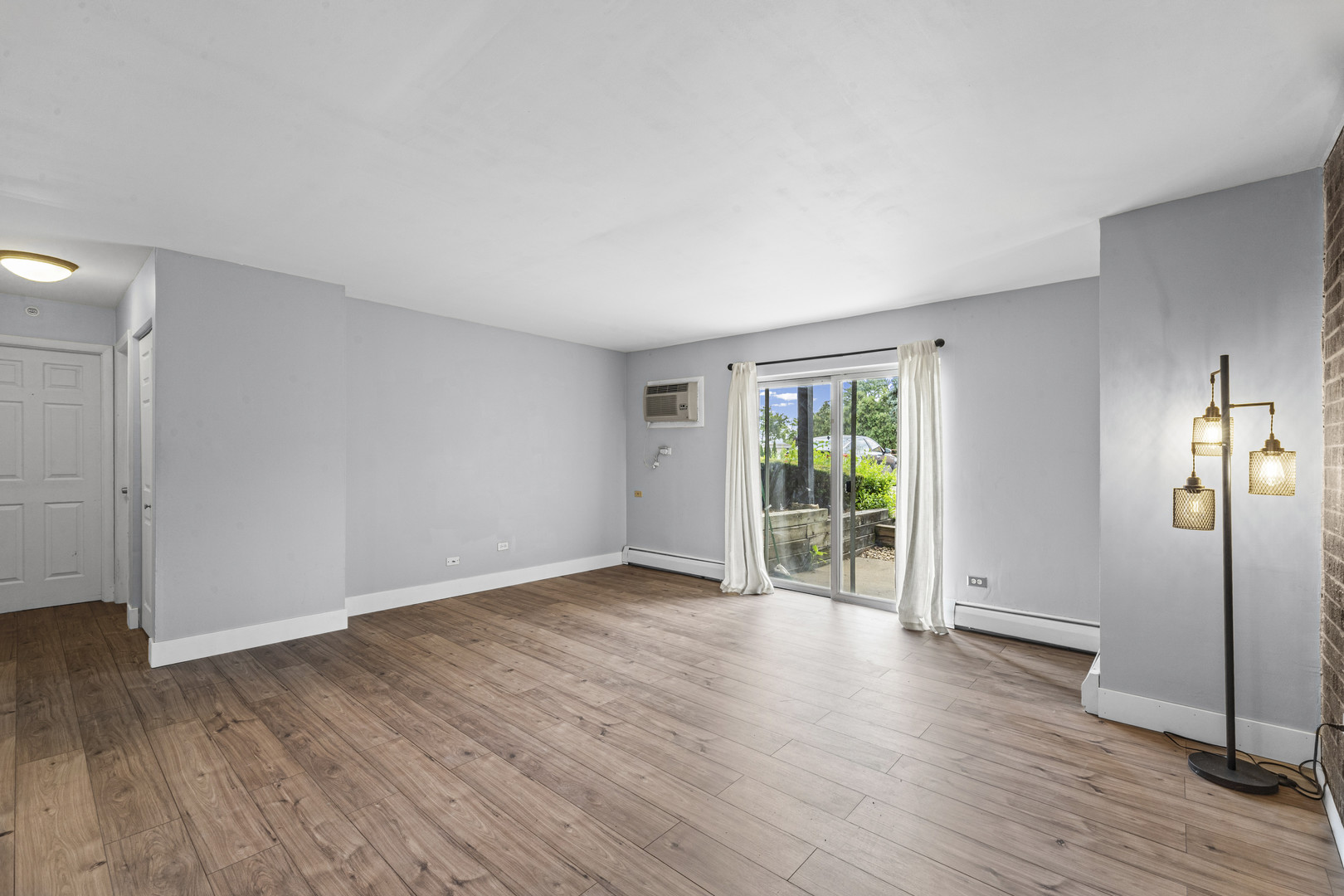160 S La Londe Avenue 1f Property Photo 2