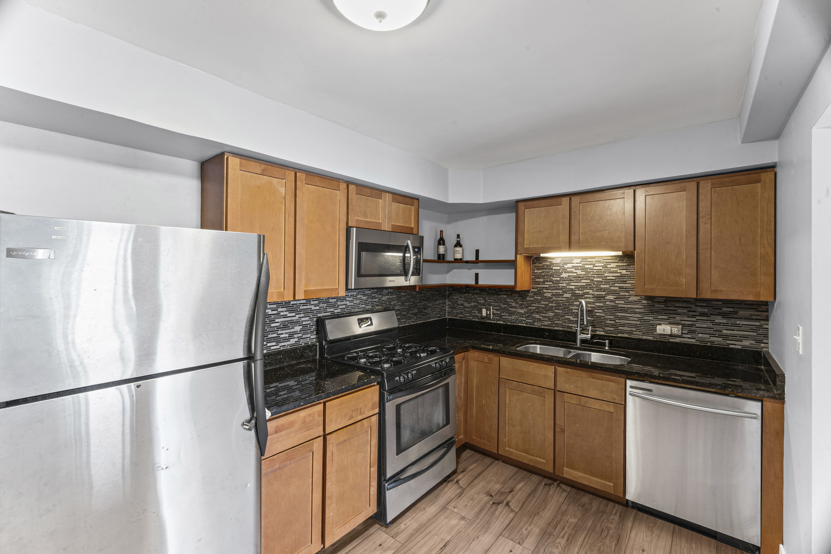 160 S La Londe Avenue 1f Property Photo 6