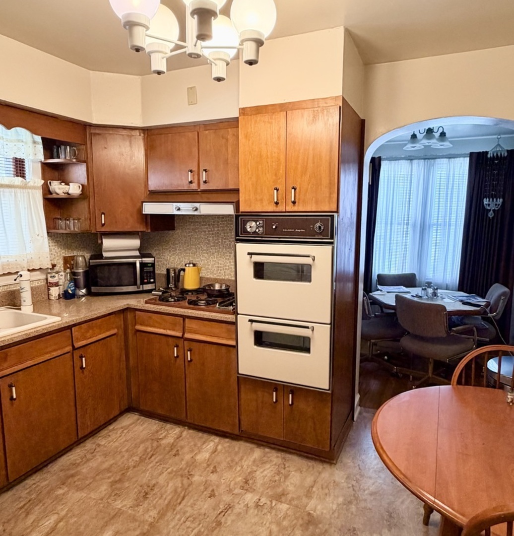8149 S Vernon Avenue Property Photo 4
