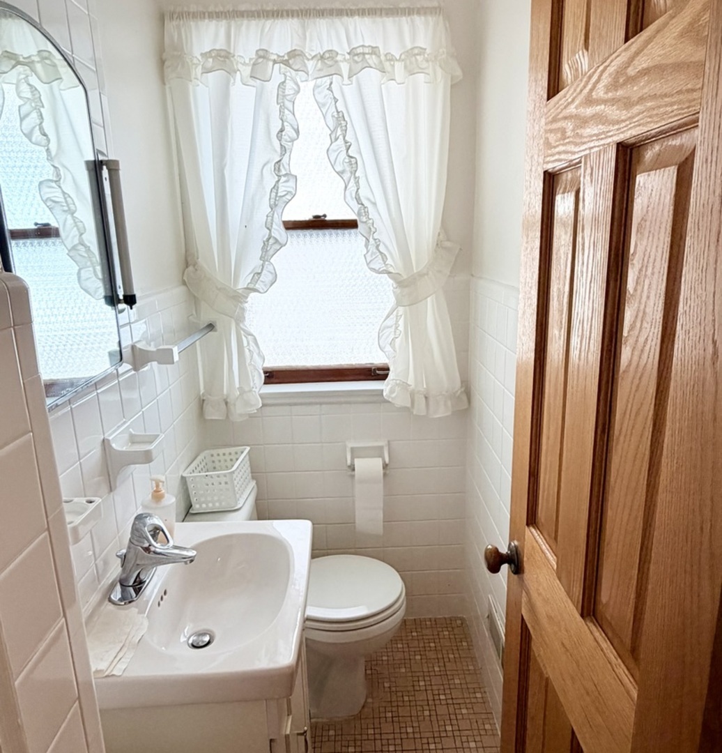 8149 S Vernon Avenue Property Photo 7