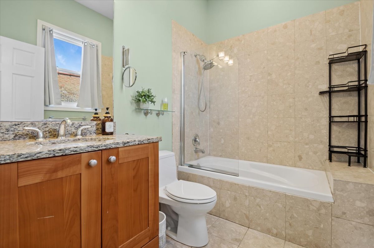 2427 W Augusta Boulevard 3 Property Photo 24