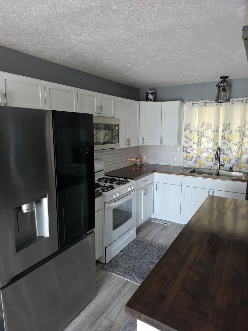 102 E West Street Property Photo 7