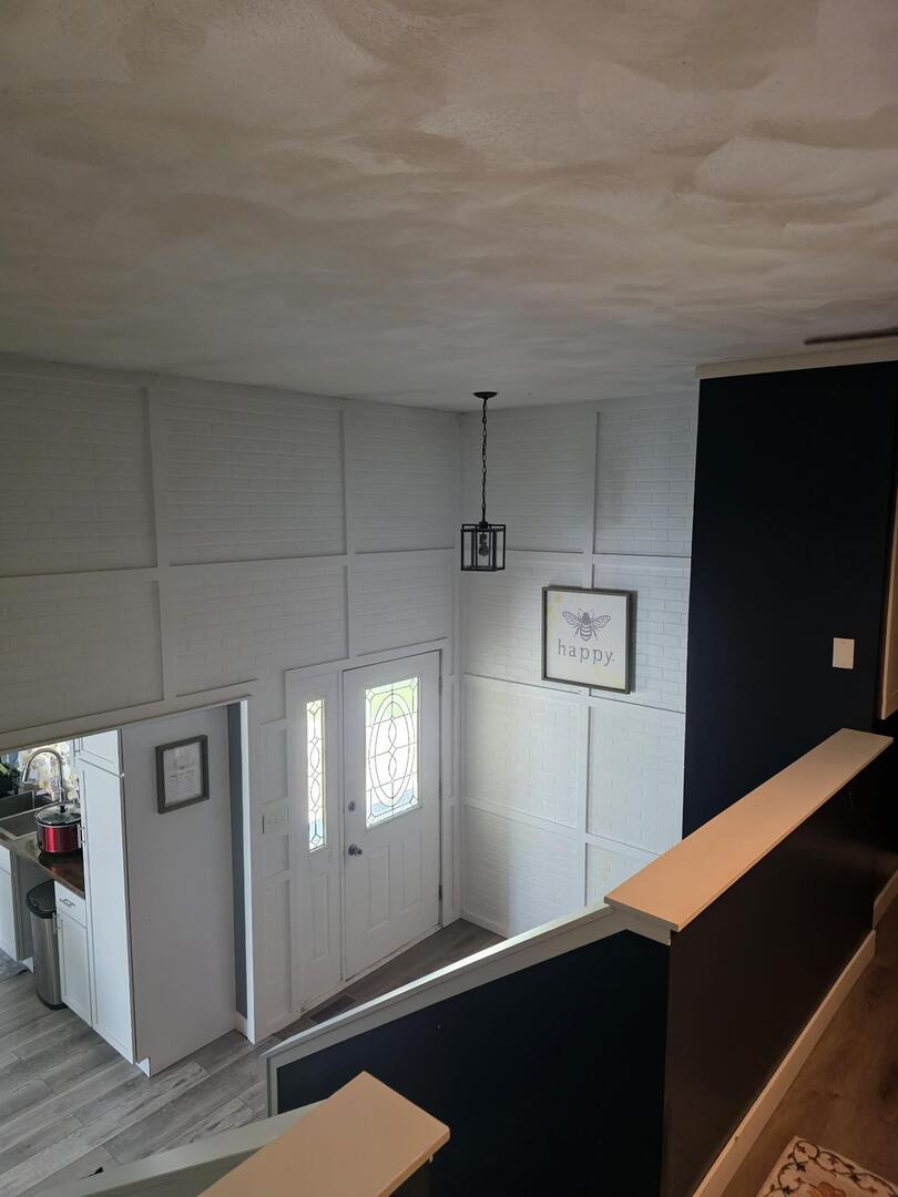 102 E West Street Property Photo 17