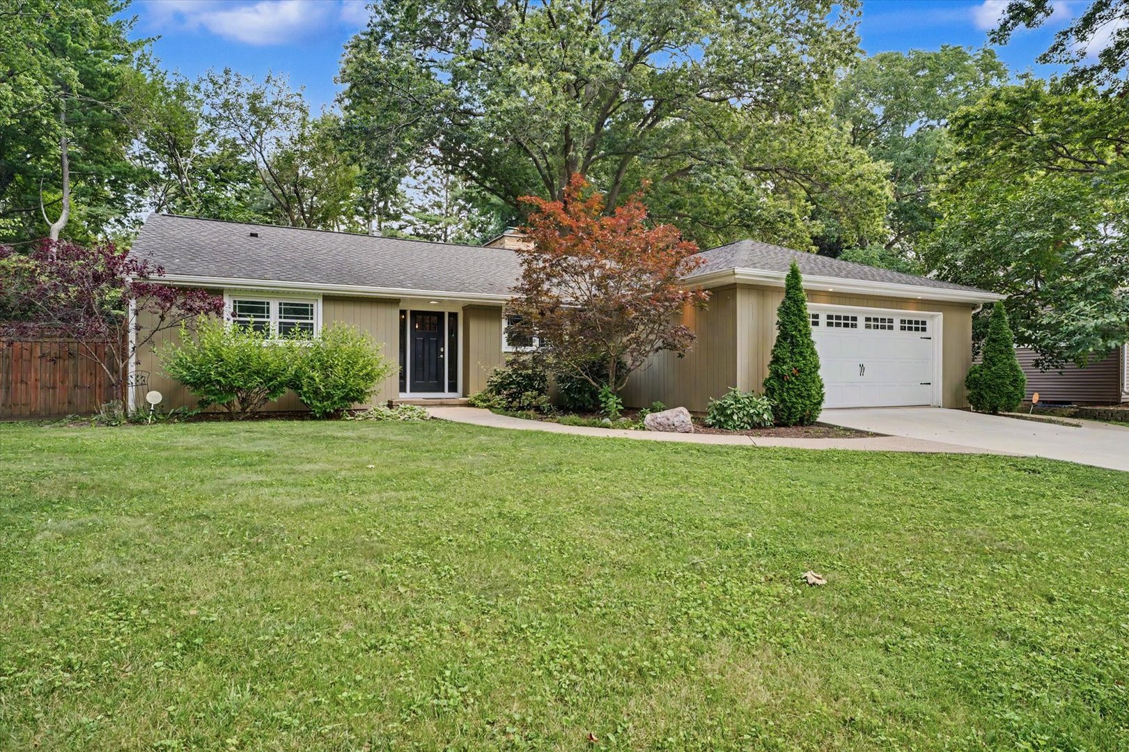 706 La Sell Drive Property Photo 1