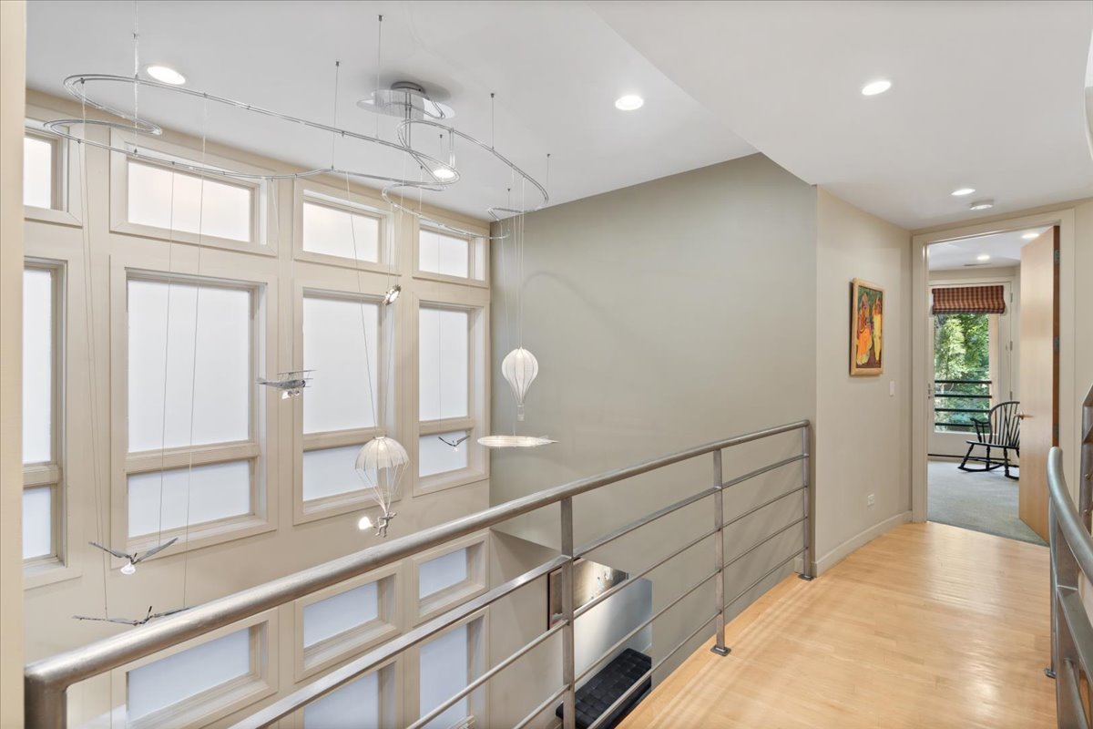 930 W Wolfram Street Property Photo 20