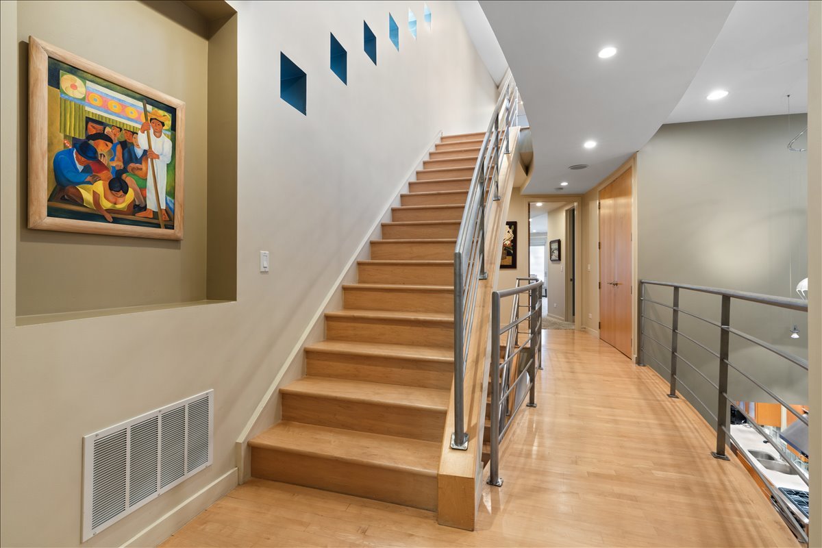 930 W Wolfram Street Property Photo 28