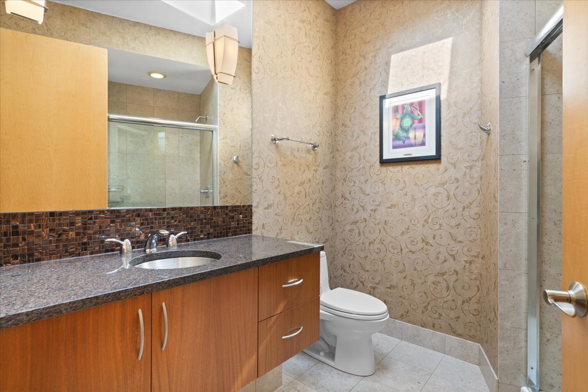 930 W Wolfram Street Property Photo 32