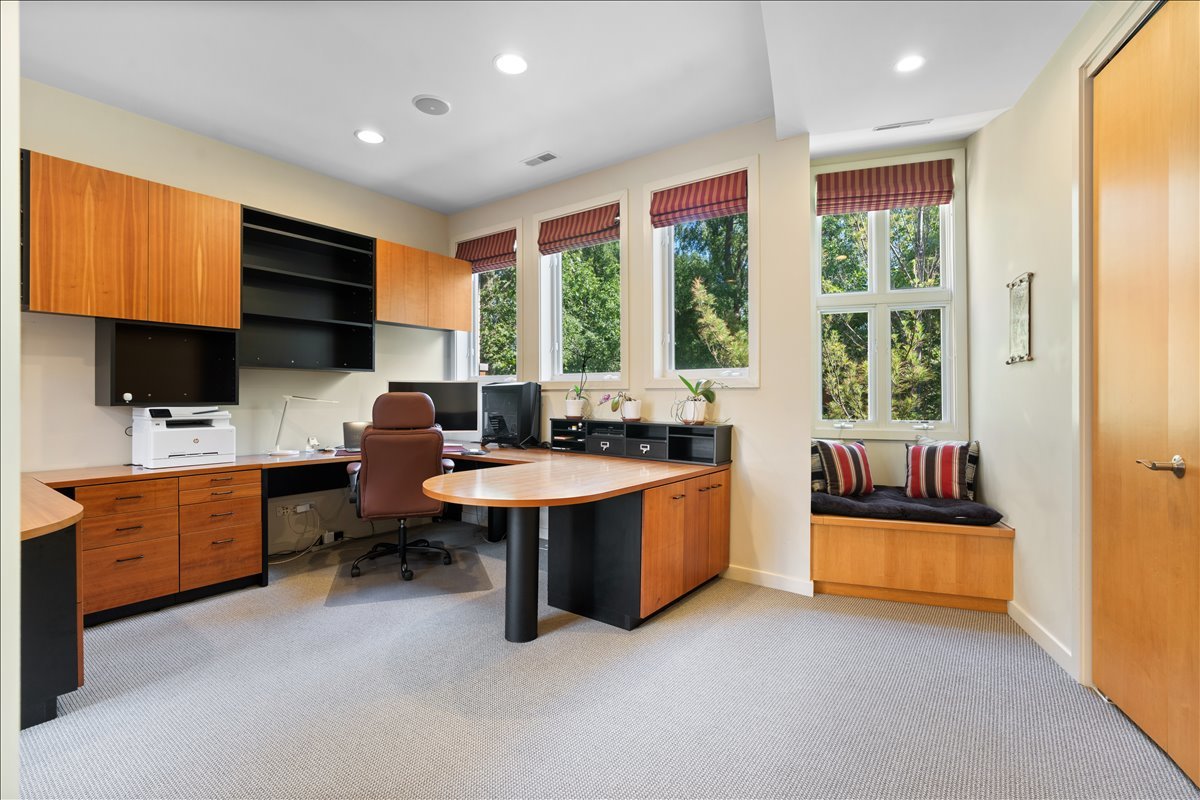 930 W Wolfram Street Property Photo 34
