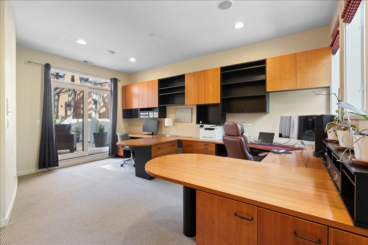 930 W Wolfram Street Property Photo 35