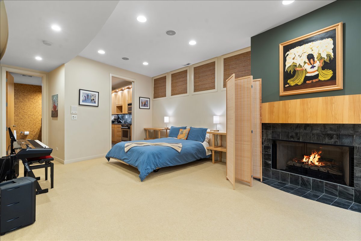 930 W Wolfram Street Property Photo 38