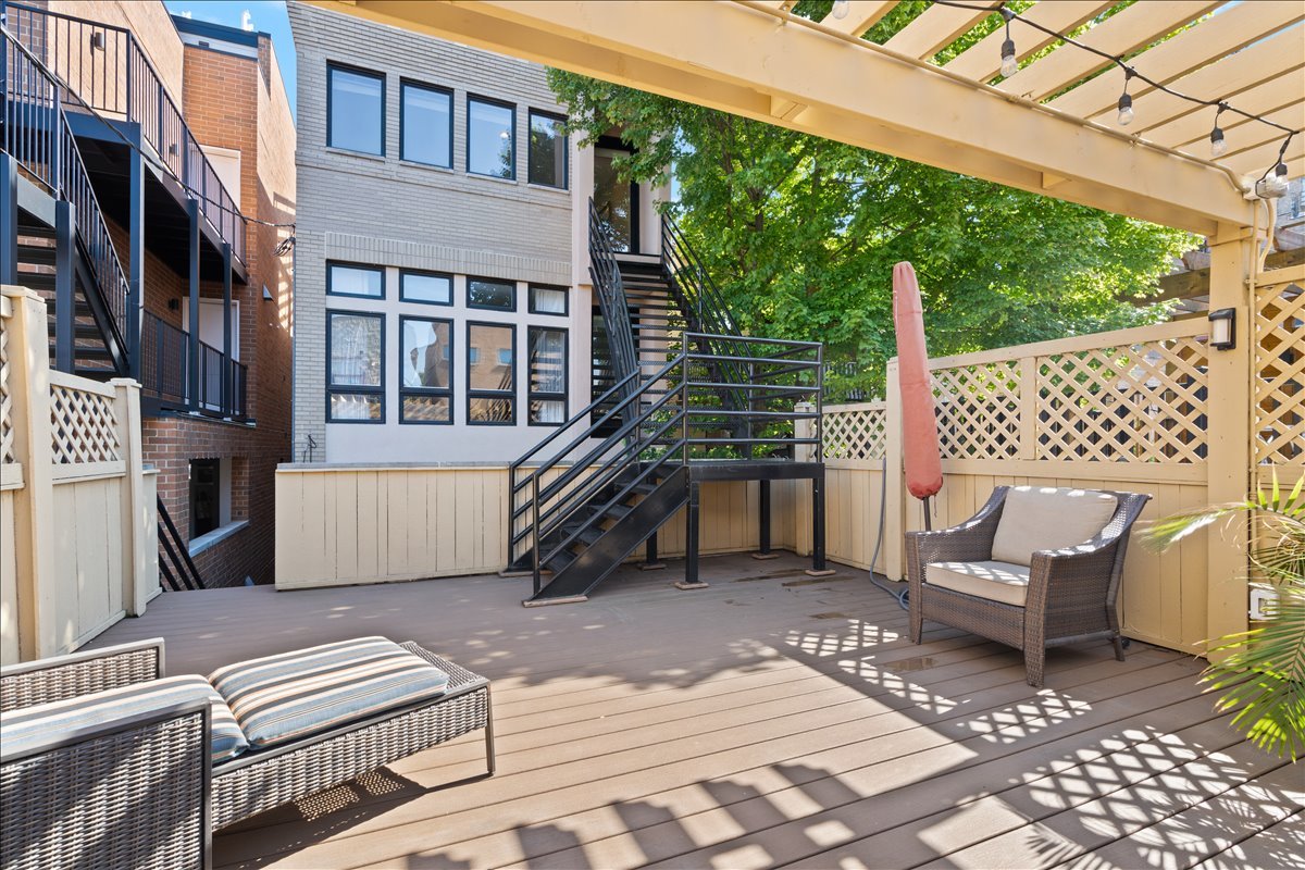 930 W Wolfram Street Property Photo 48