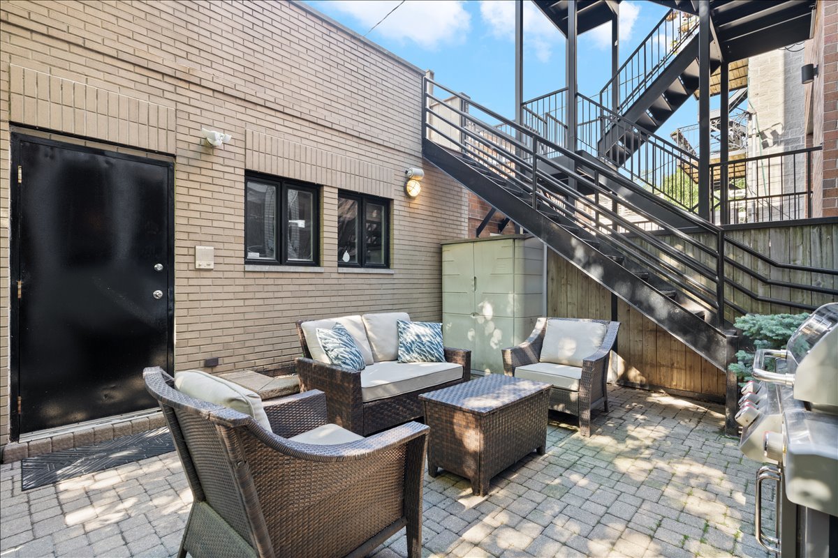 930 W Wolfram Street Property Photo 49