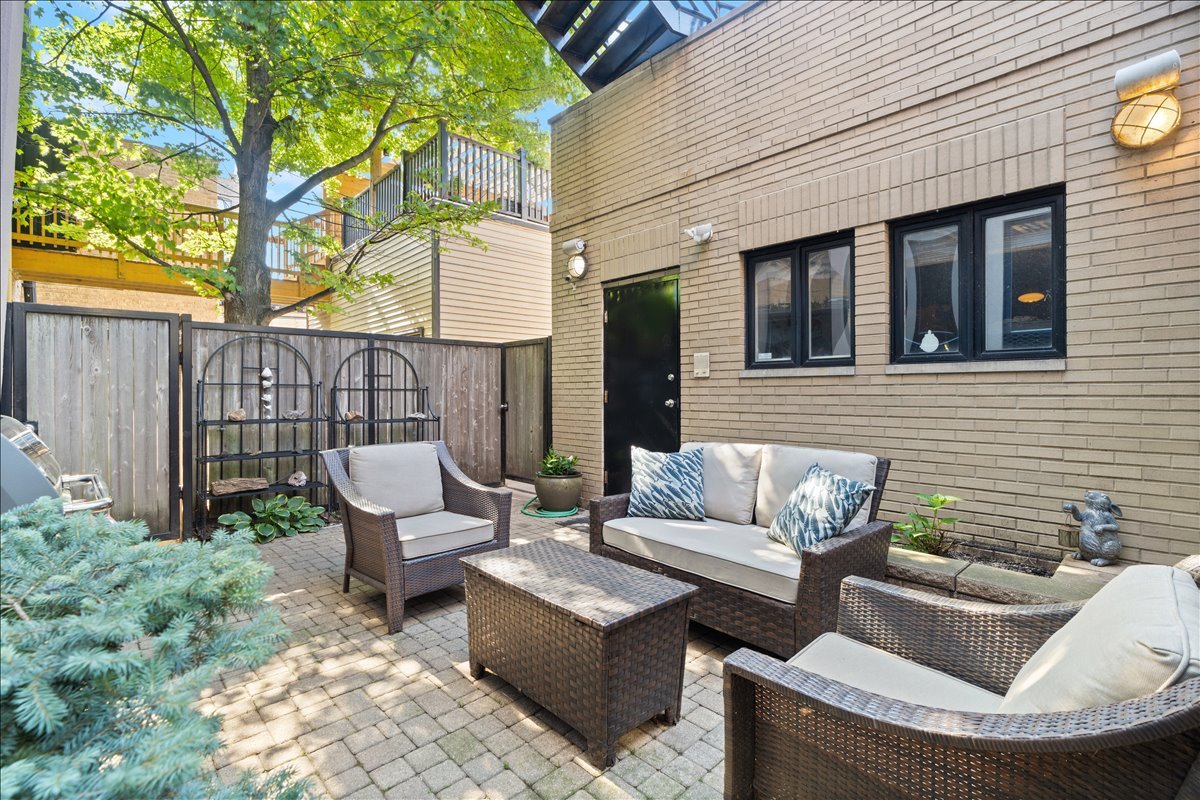 930 W Wolfram Street Property Photo 50