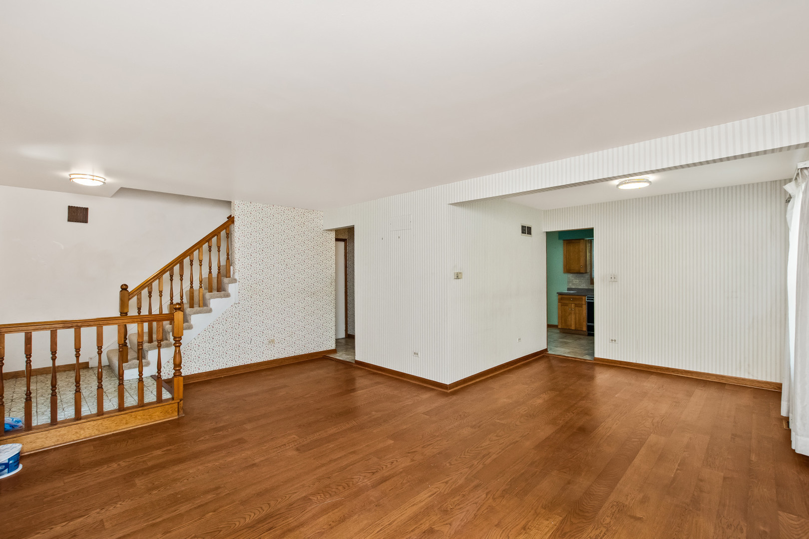 18604 Carpenter Street Property Photo 2